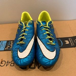 sz 8 nike hypervenom soccer cleats EUC